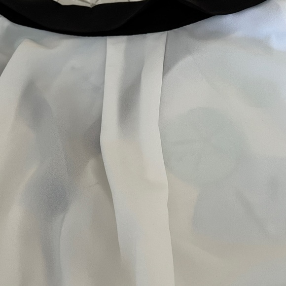 Kenneth Cole Reaction Women’s White Blouse w/ Black Trim & Roll Sleeves - Large - Picture 10 of 12